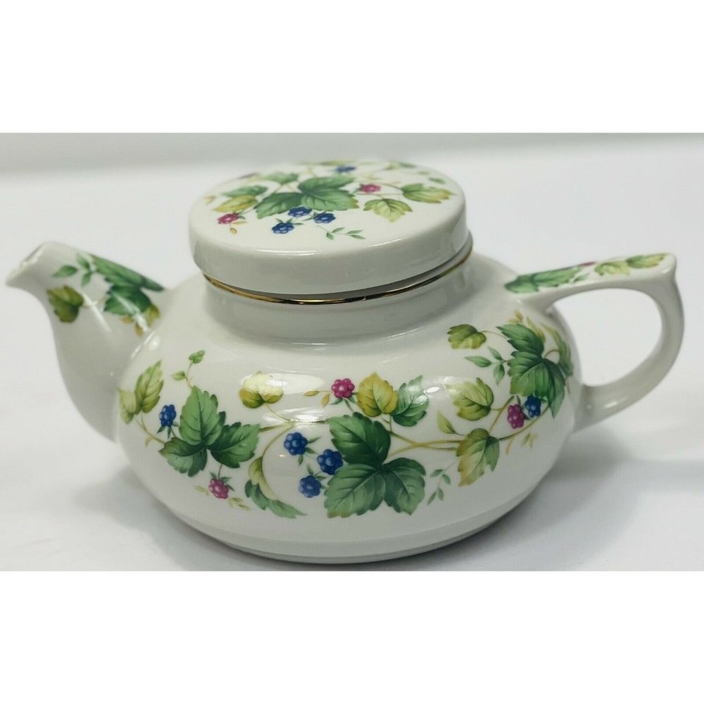 ✅Andrea By Sadek Teapot Vine & Berry Design Japan.